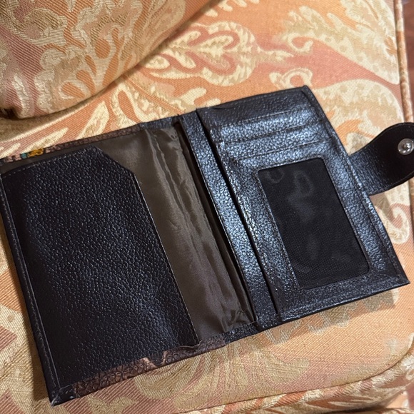 Handmade Butterfly Embossed Brown Leather Wallet - Picture 3 of 8